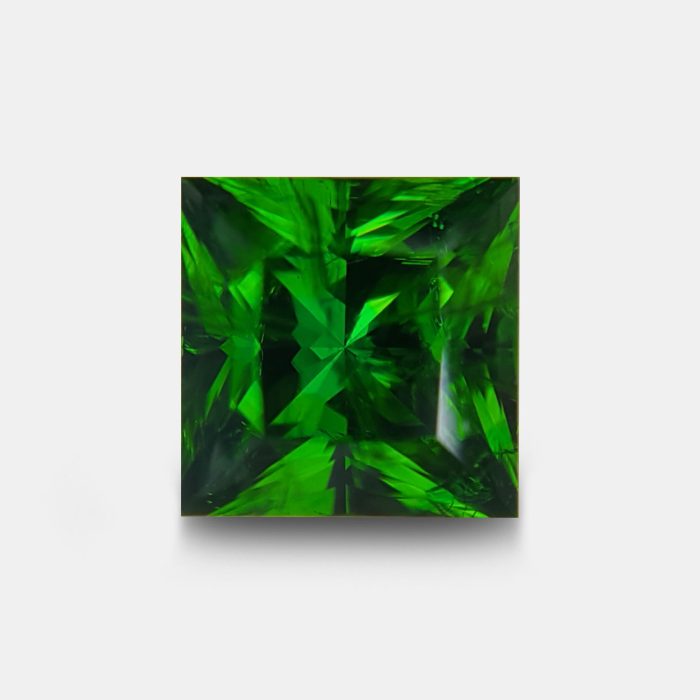 demantoid 0.7ct princess cut1