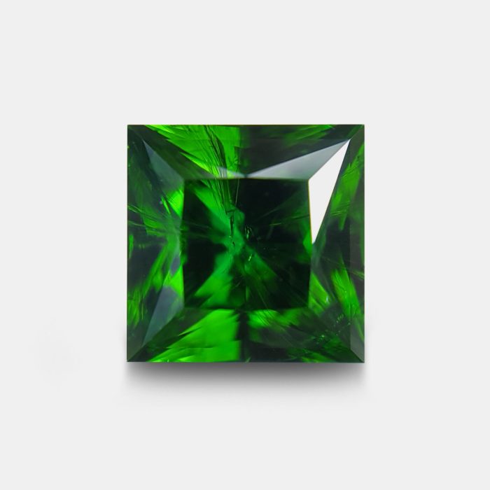 demantoid 0.7ct princess cut3